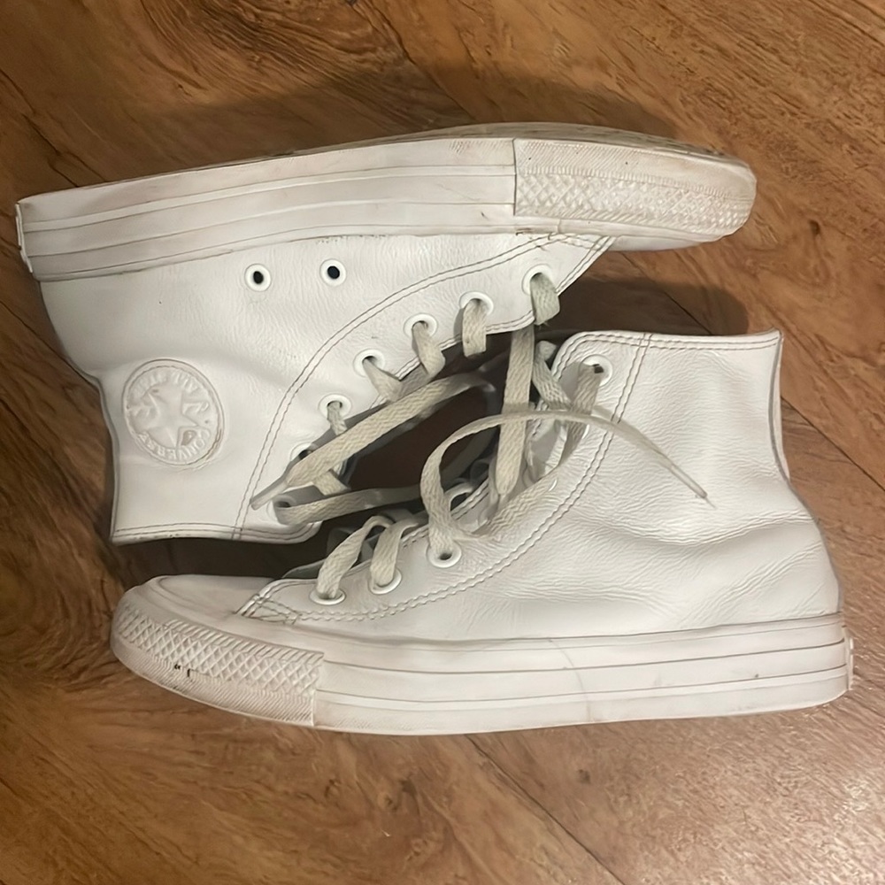 White leather hight top converse size 6
